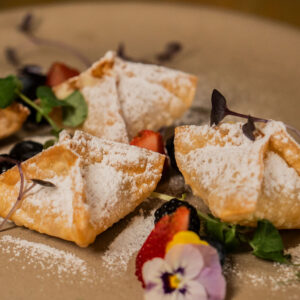 Deliciosos Bocaditos de Cheesecake Fritos con Moras